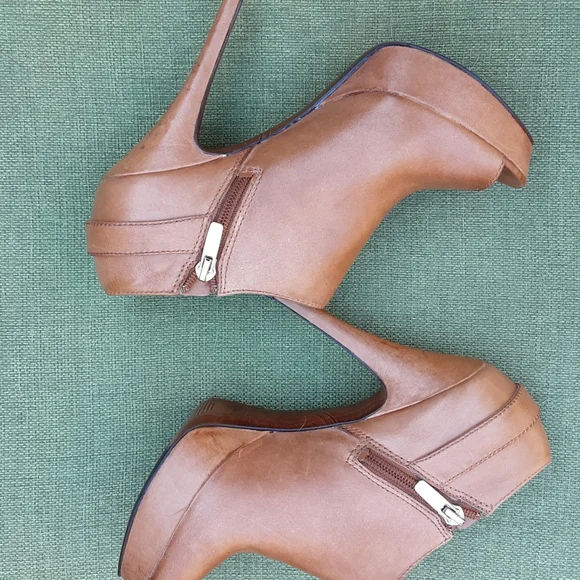 Enzo Angiolini Easebastjan Brown Leather Peep Toe Platform Heel. - Picture 8 of 16
